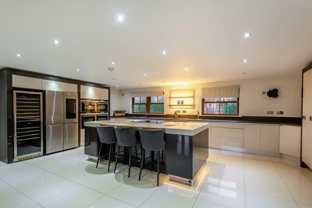 8587690-interior27.jpg