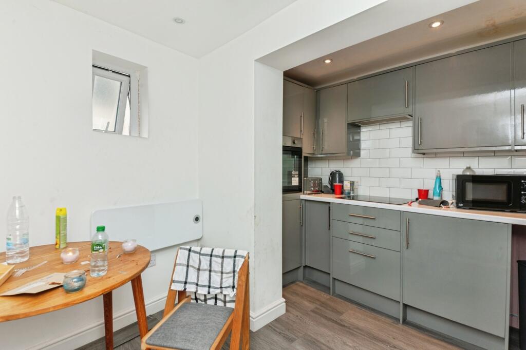 Flat 2 Kitchen