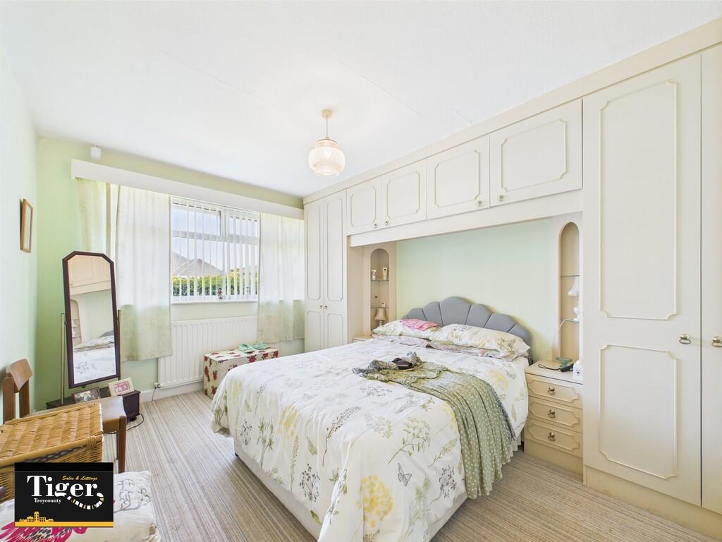 CAM02176G0-PR0585...