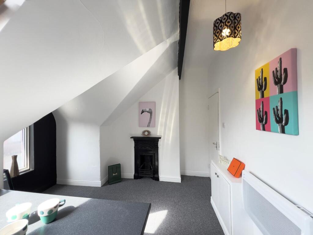 Living Room / Kitchen 3