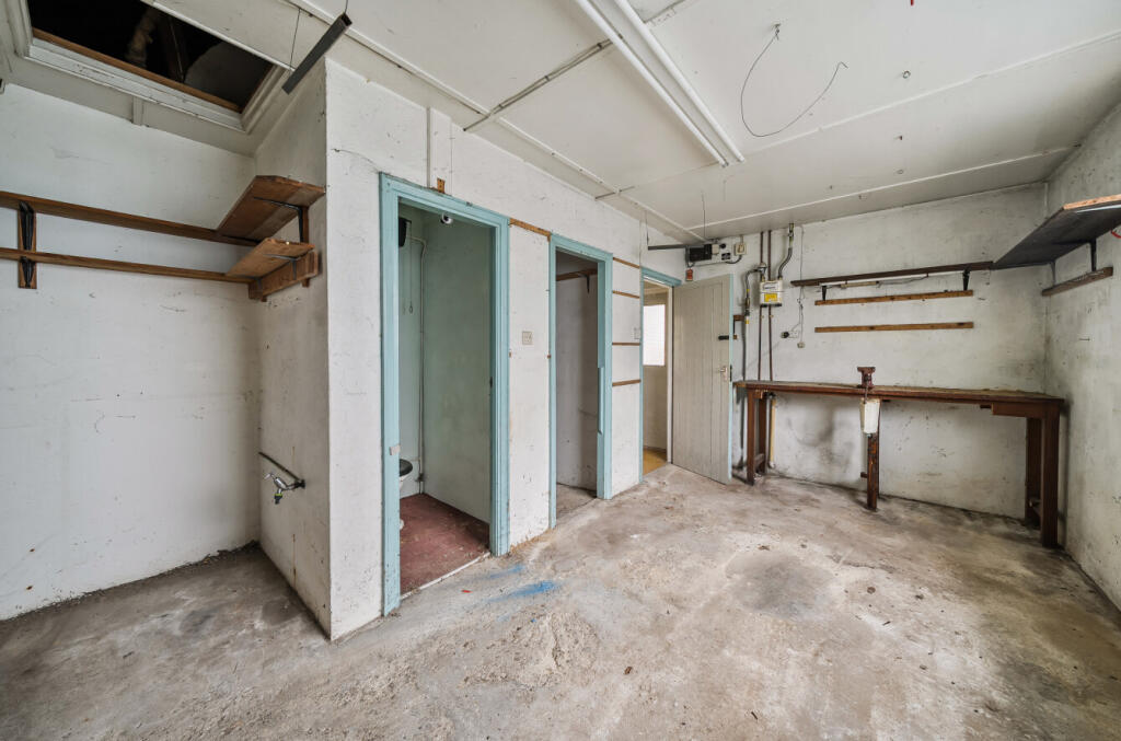 1374896-8-6904ab8...