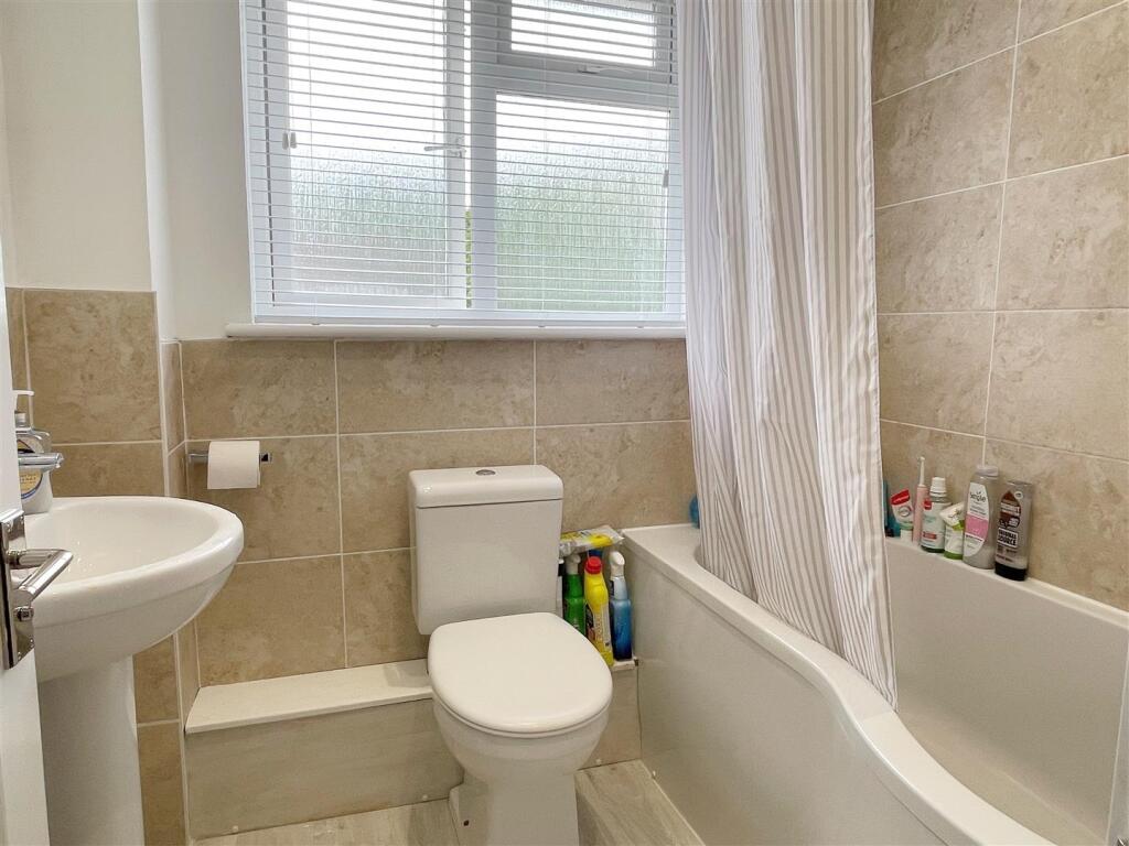 Bathroom 1.JPG