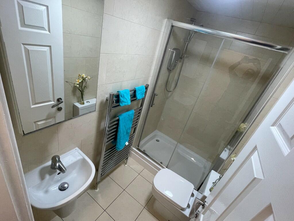 Shower Room with WC