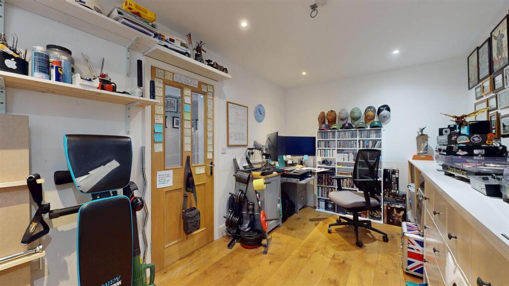 Office/Bedroom 4