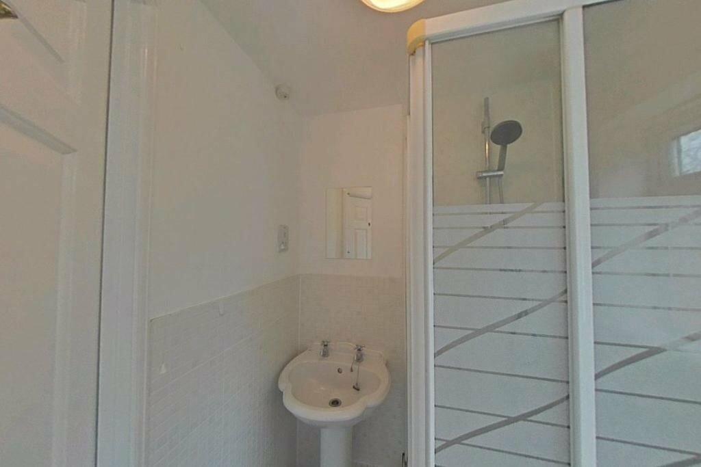 243656_31887057_IMG_