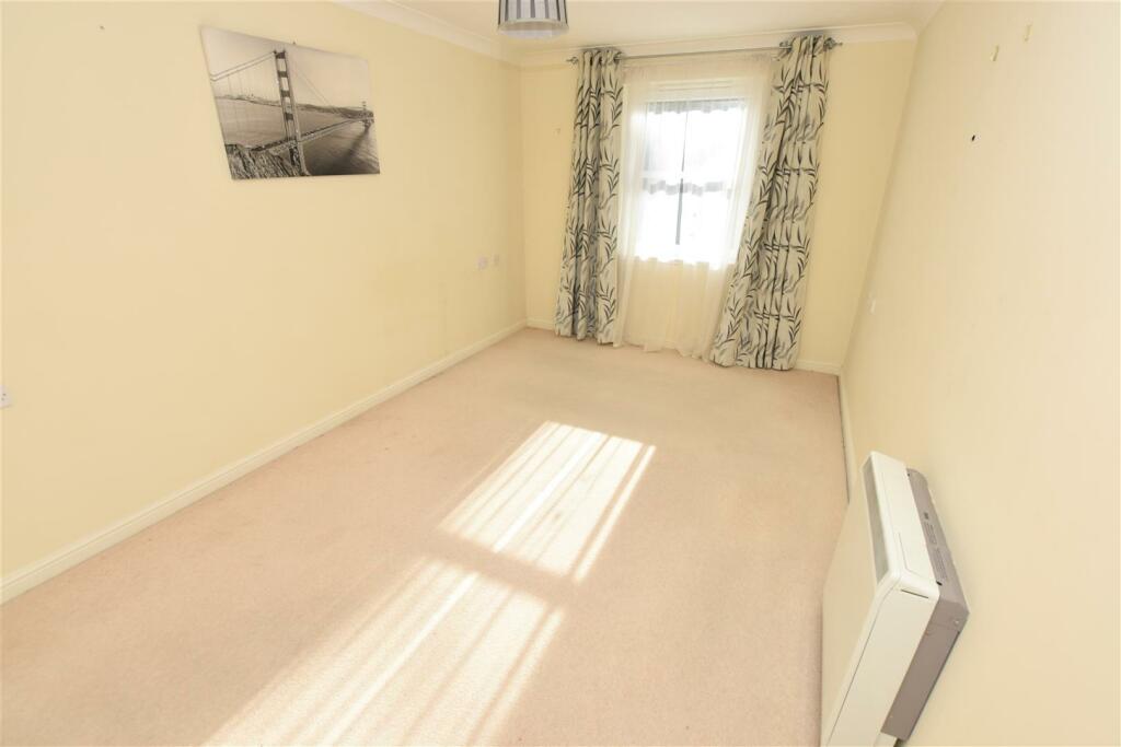 BEDROOM.JPG