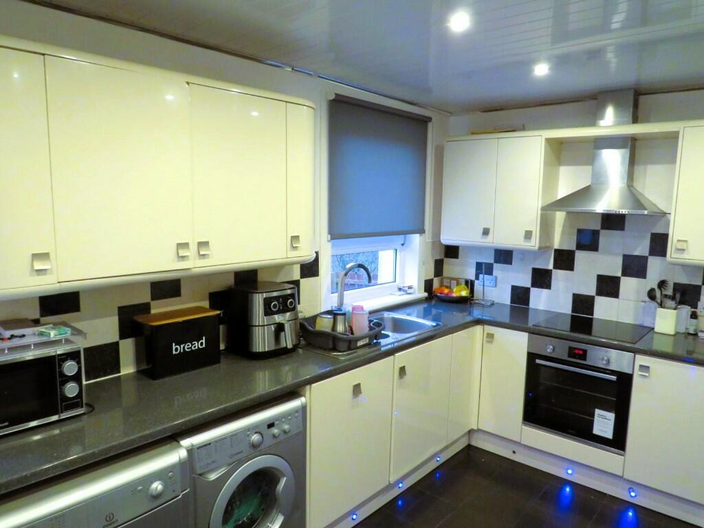 Kitchen 4.3m x 2.9m