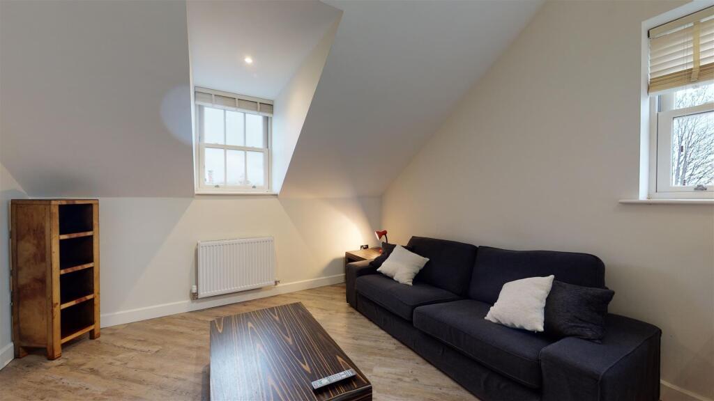Betton Street 2a Sitting Area.jpg