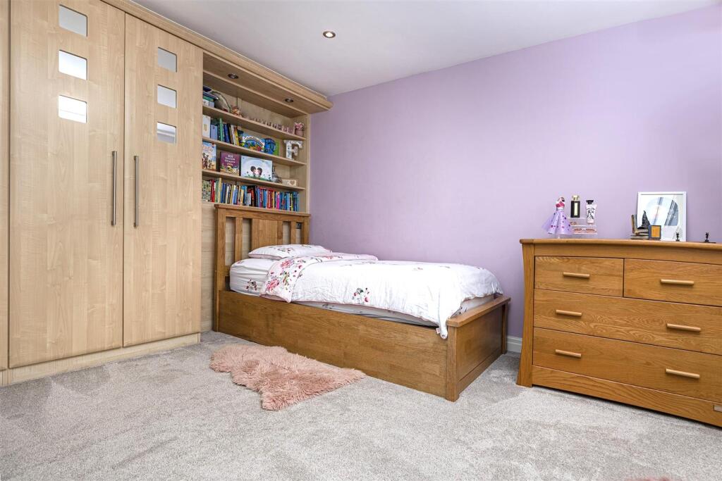 Bramleys Estate Agents - Crow Lees Gardens (35).jp