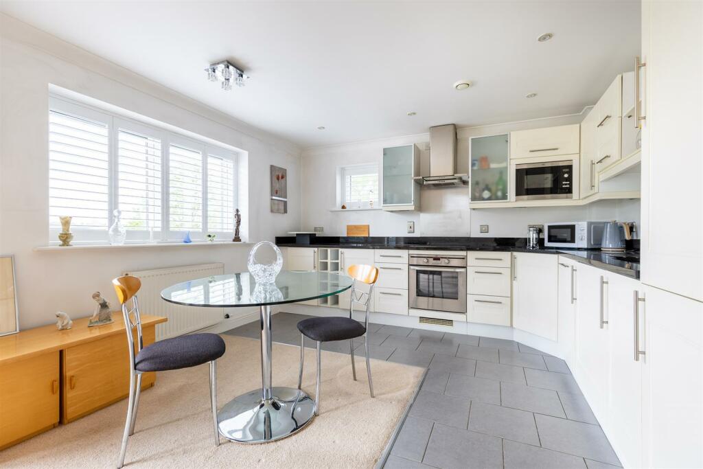 16CastleCourt-10.jpg
