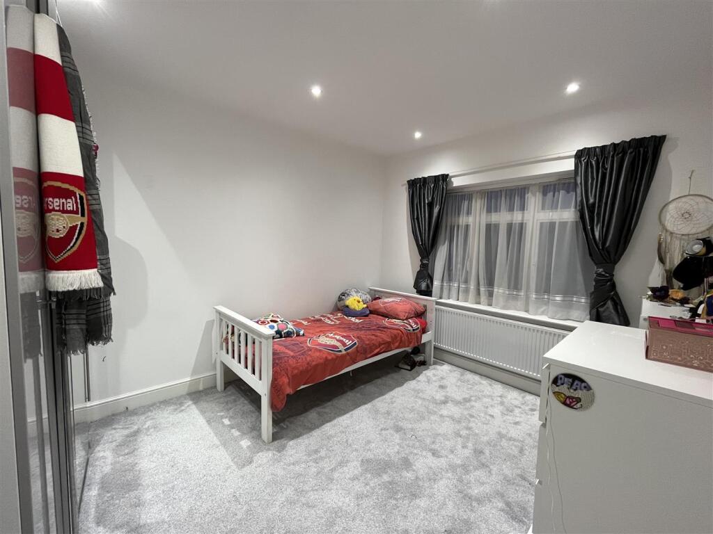 Bedroom 2.JPG