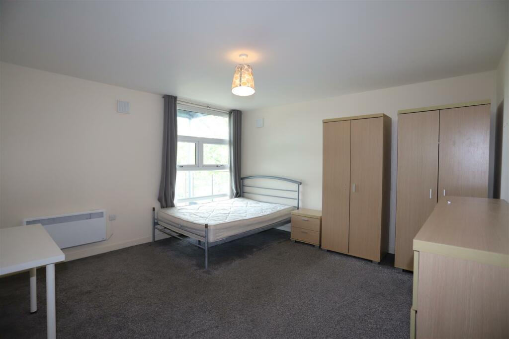 Bed 1.2.JPG