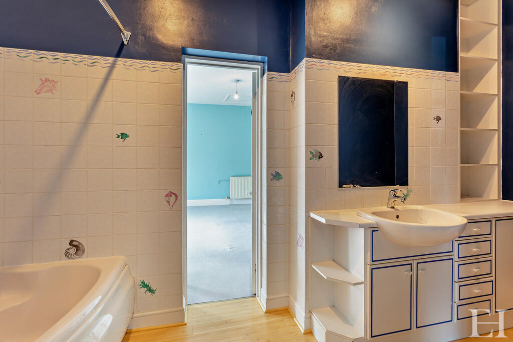 8642632-interiorW...