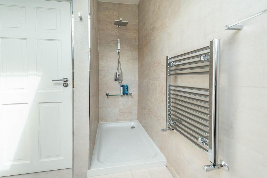 SIX DOUBLE BEDROOMS AND FOUR BATHROOMS