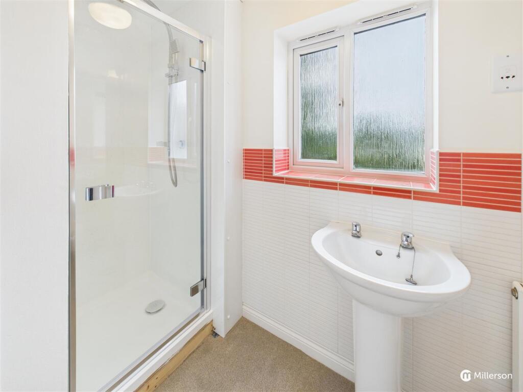 Ensuite to Bedroom One