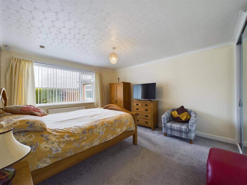 Bedroom: