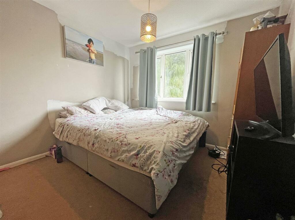 Bed 1.jpg