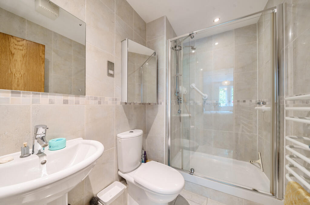 1296885-5-682b95d...