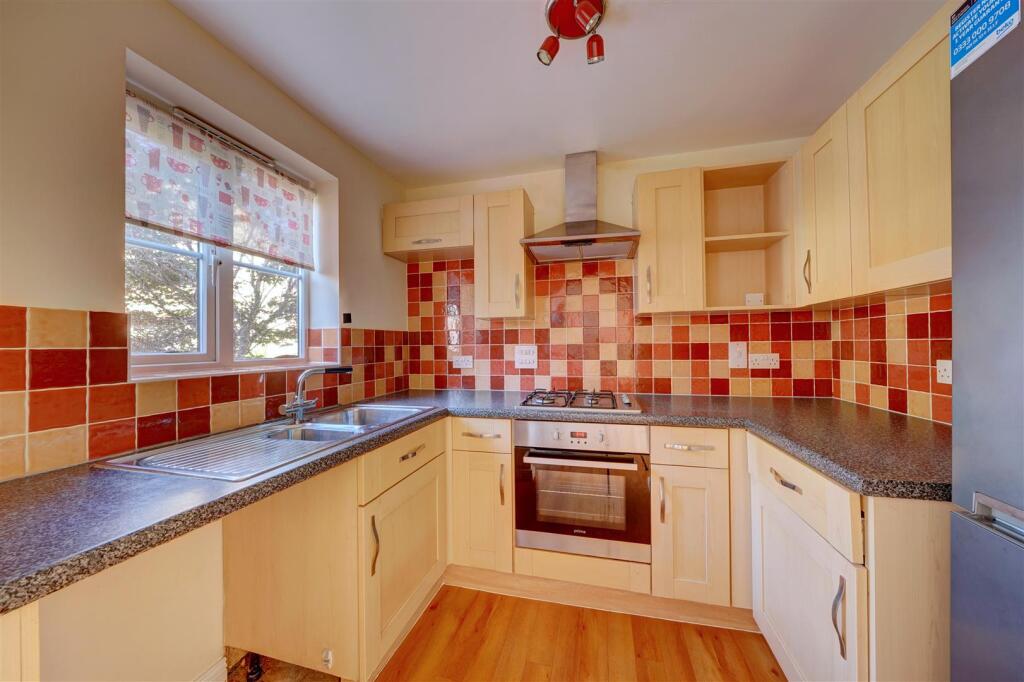 4 Mondrian Close (11).jpg