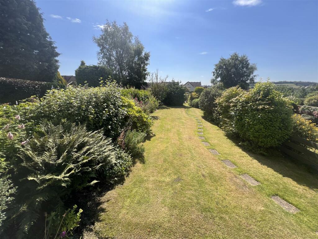 far laund 80 garden.jpg