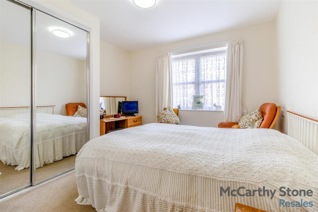 8640246-interior10.jpg