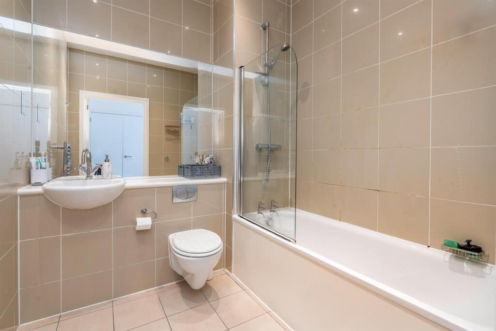 01 To Let 1 Bedroom Flat lever Street EC1 www.isli