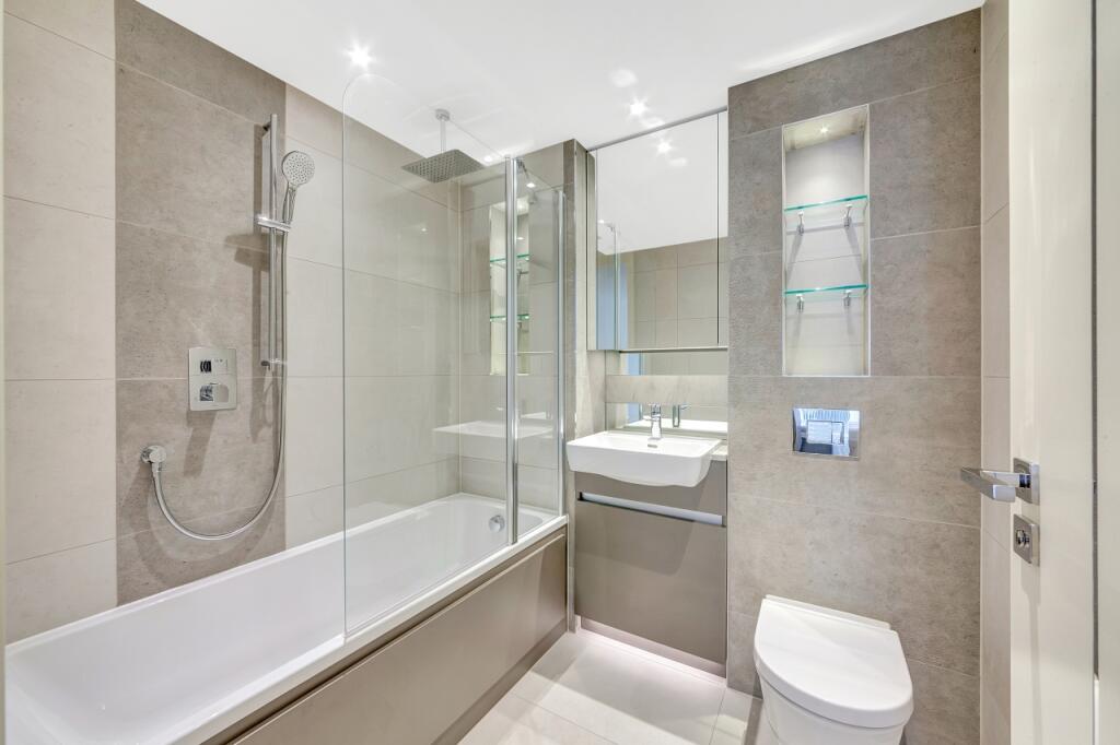 Bathroom - Flat 902
