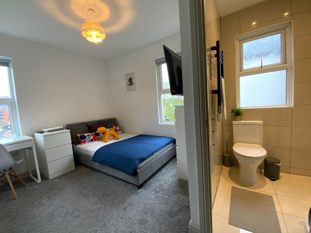 Ensuite Bedroom 4