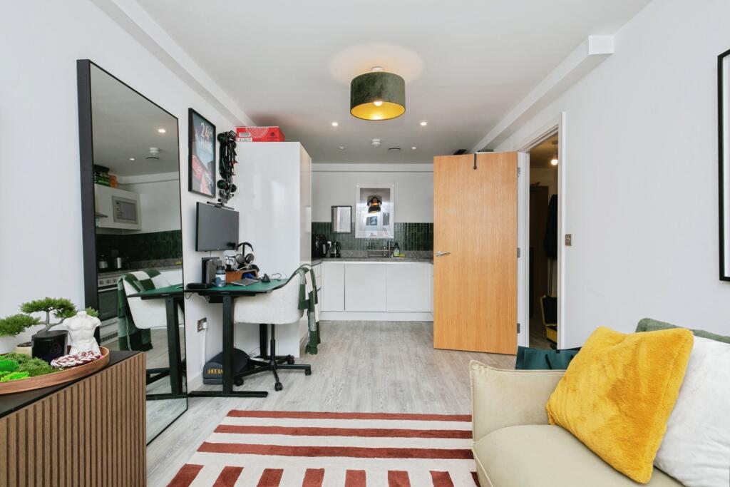 Lounge/Kitchen
