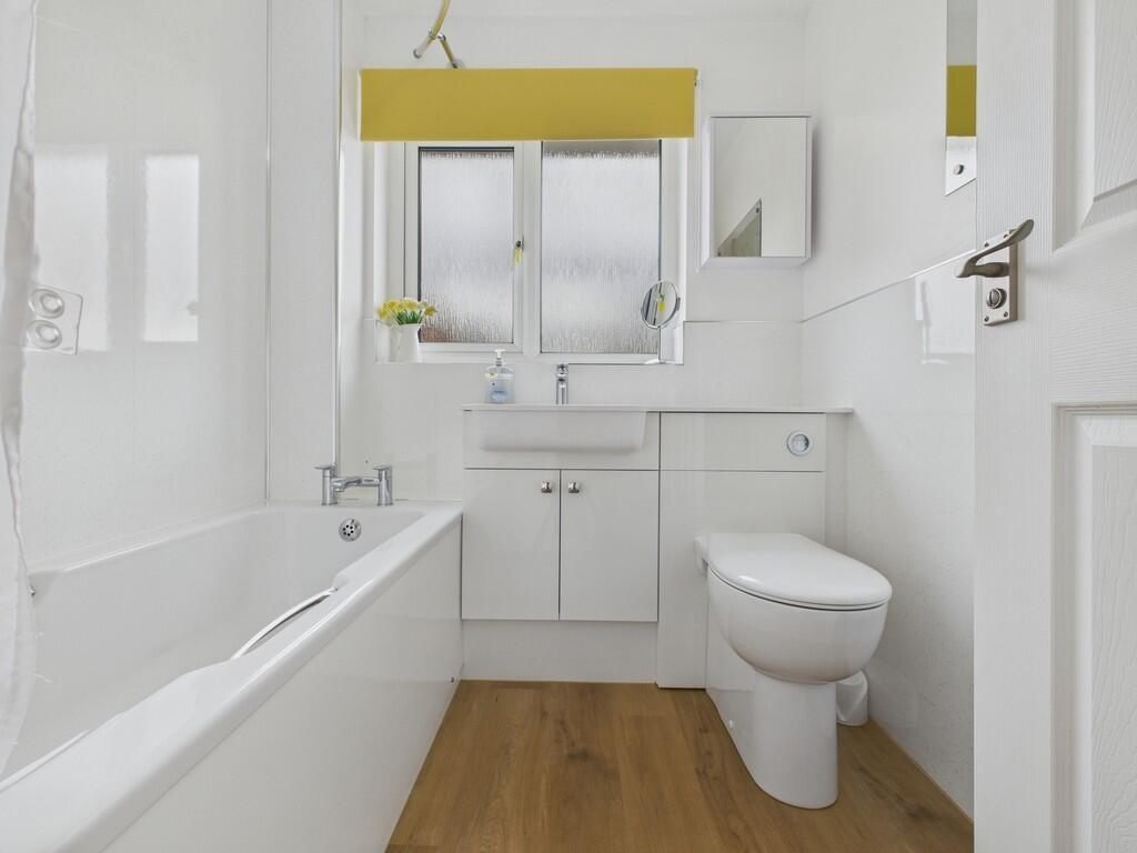 CAM04273G0-PR0194...