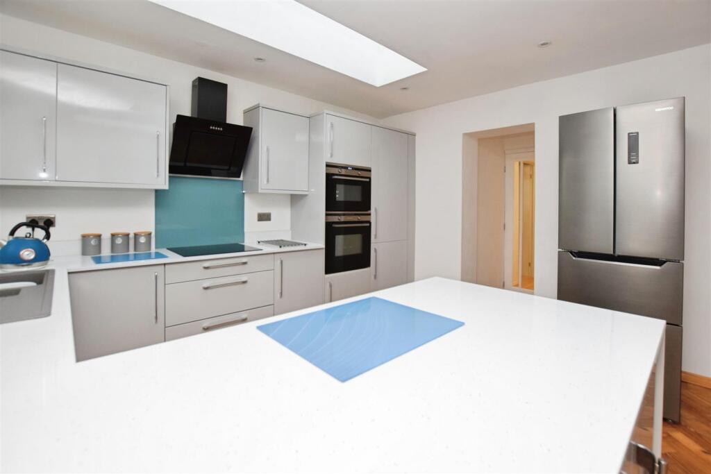 Kitchen V2.JPG