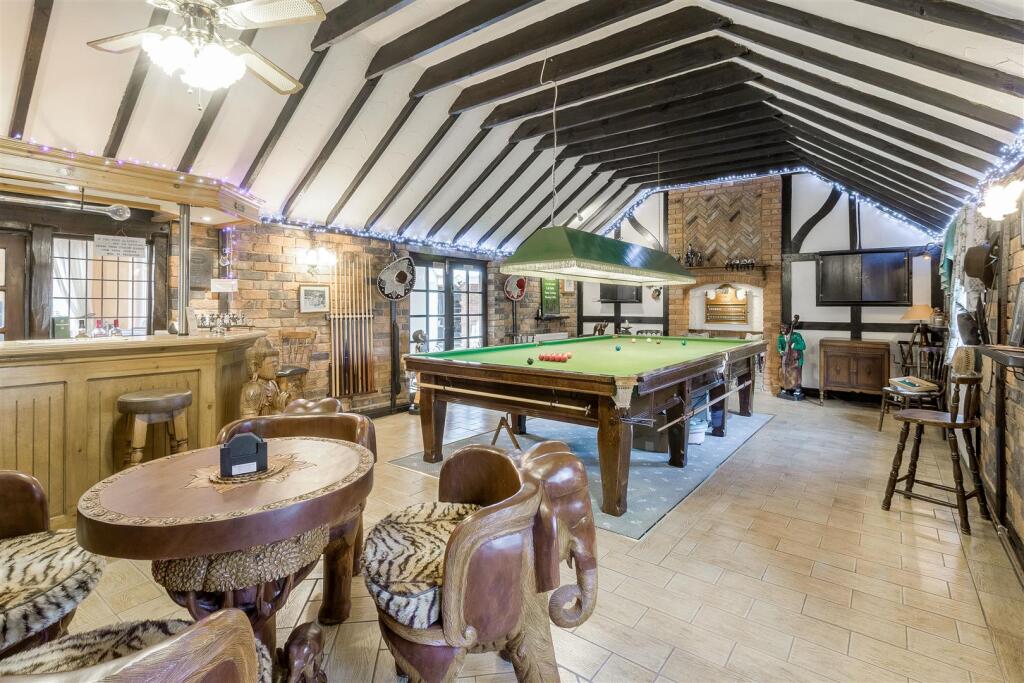 Main Road, Baxterley