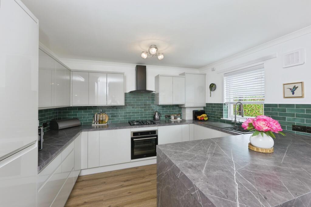 Kitchen / Dining