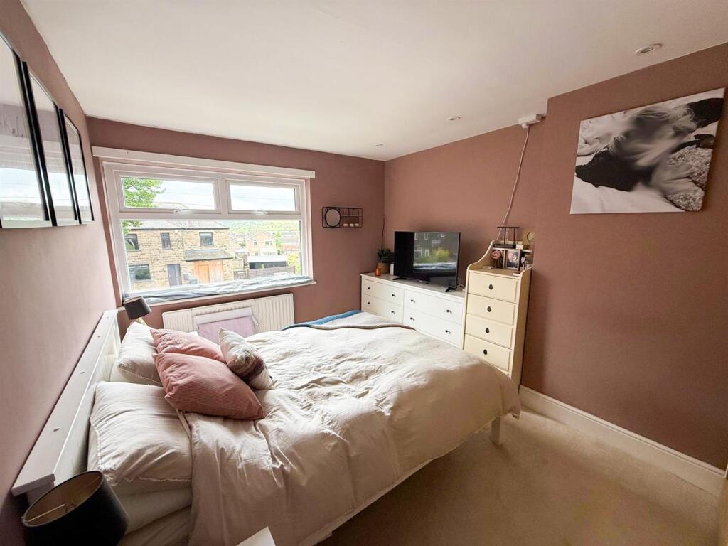 Three Bed Terraced Silsden (14).jpg