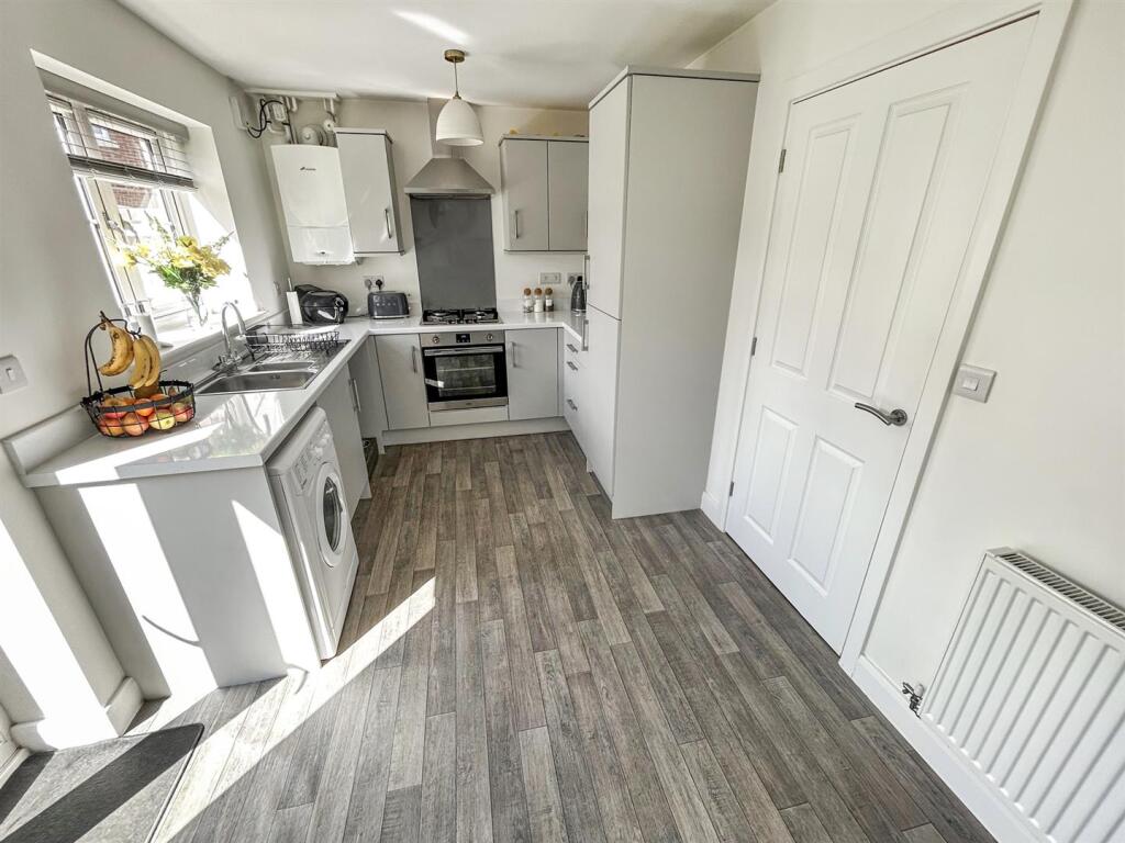 Kitchen/ Dining Room