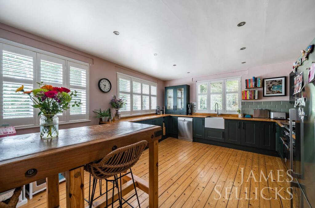 Dining kitchen