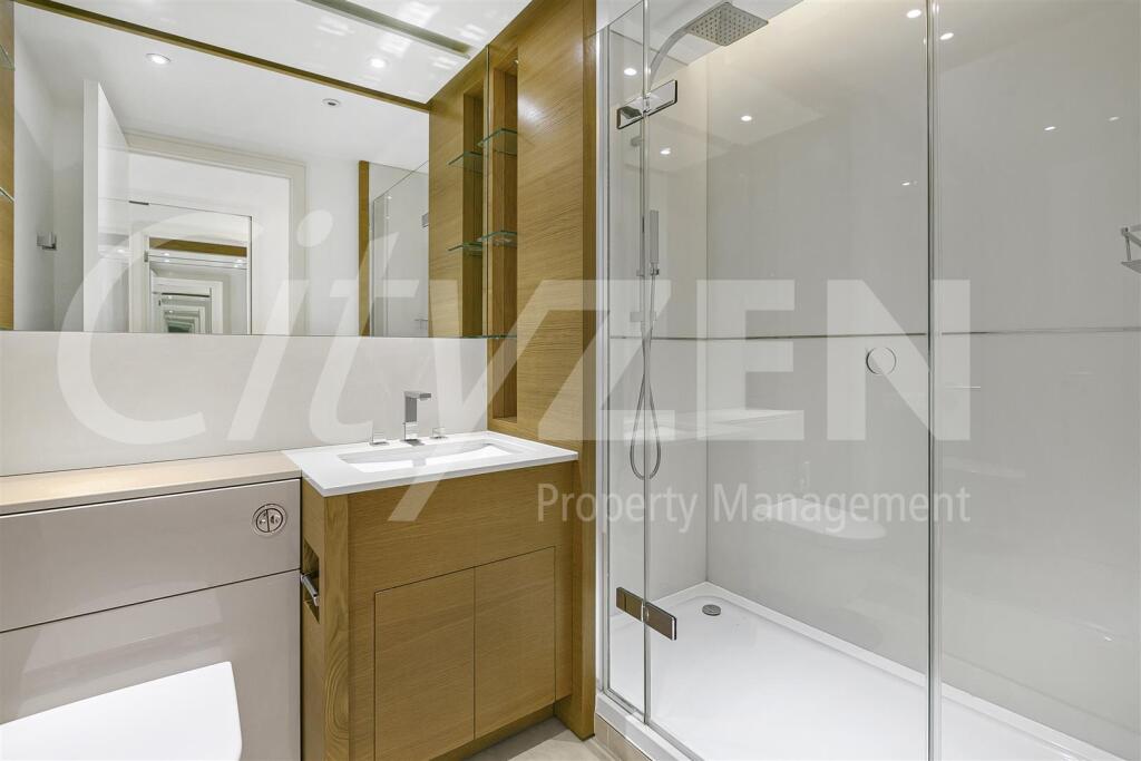 EN SUITE SHOWER ROOM