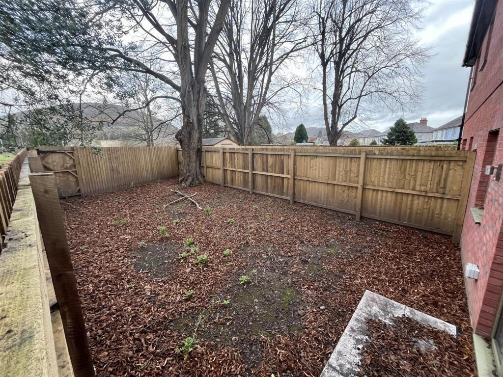 1 and 3, Mulberry Close Abergavenny, NP7 5ES | Fre