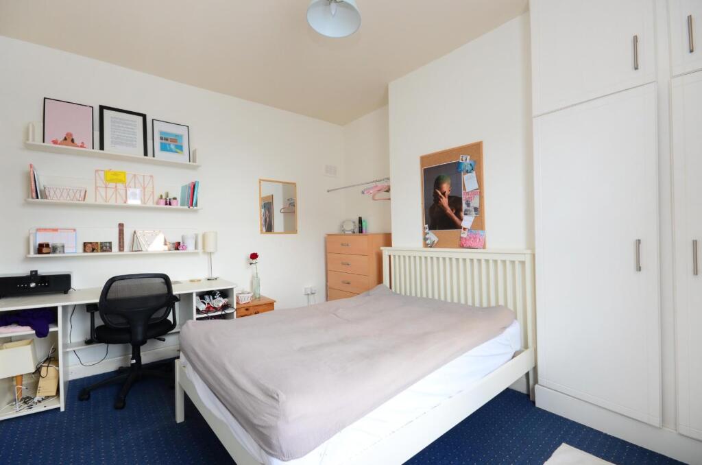 Burns Rd 4, room 1.jpg