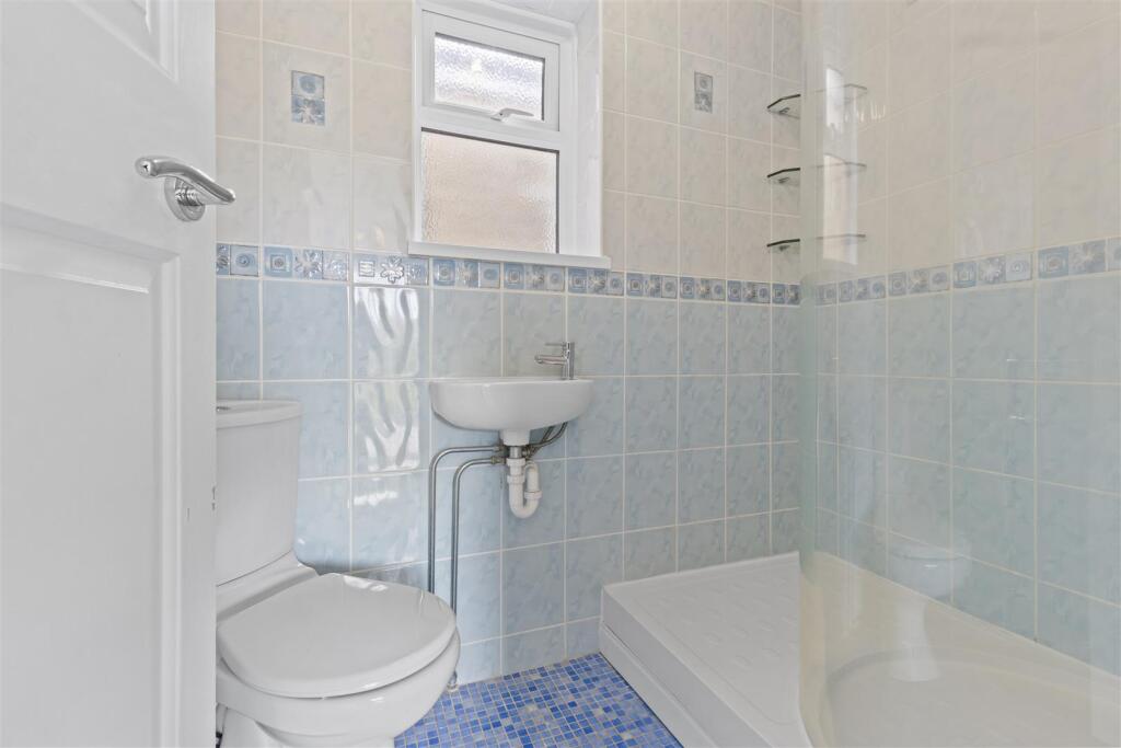 ensuite.jpg