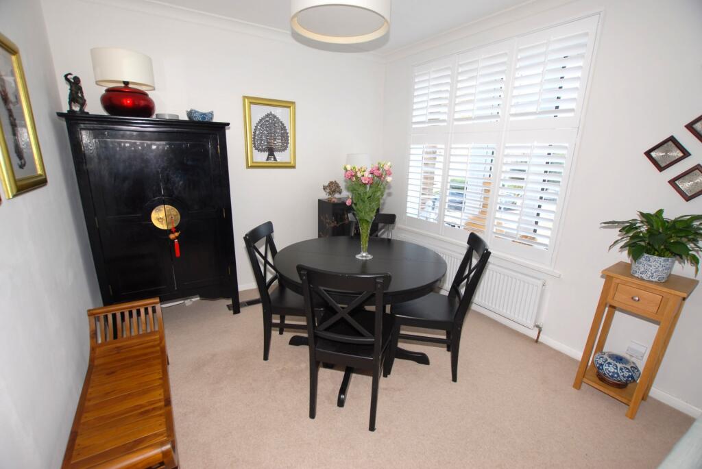 Sitting/dining rm