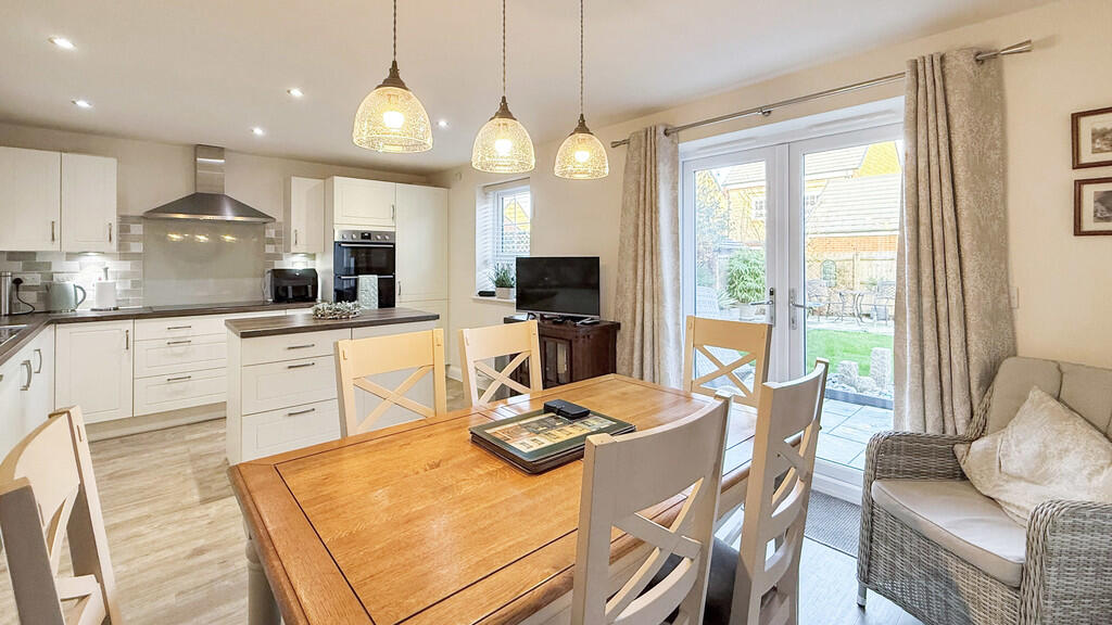 Kitchen/dining ro...