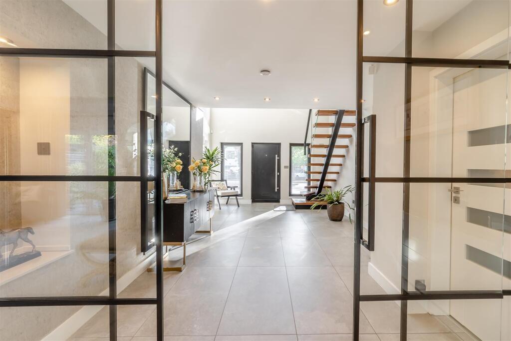 8661993-interior32.jpg
