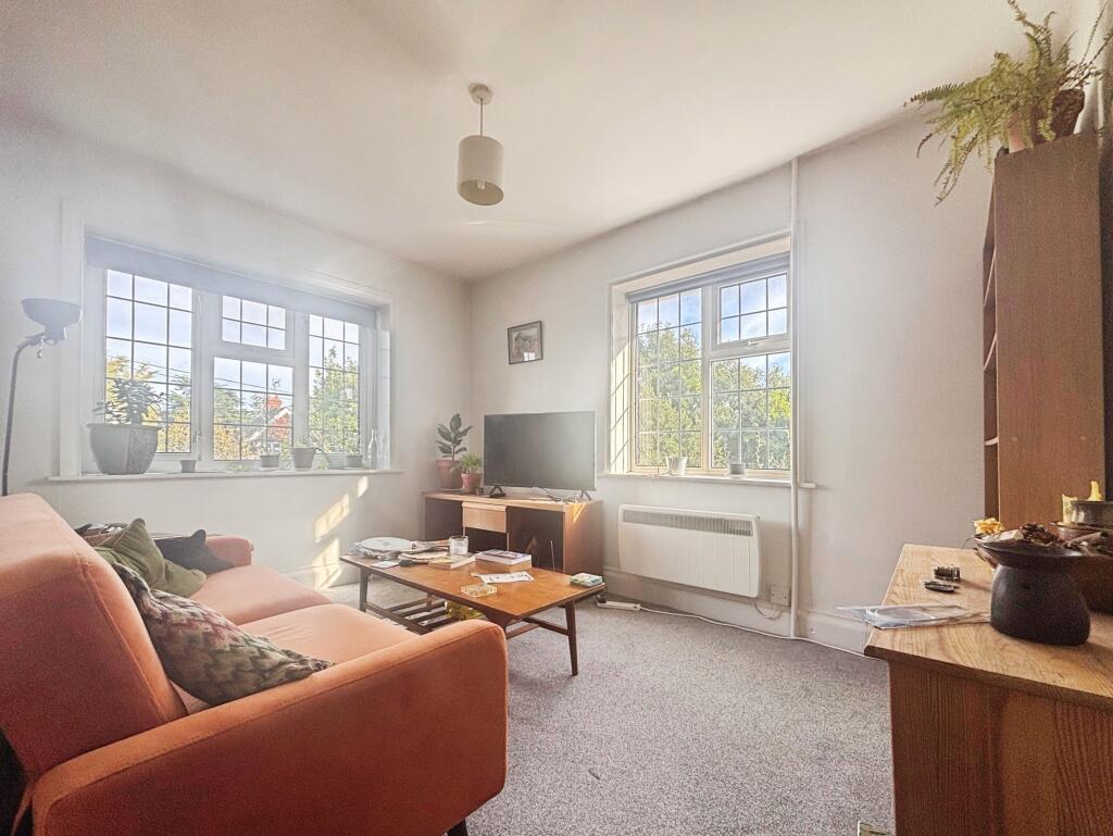5deca415-bedroom 201