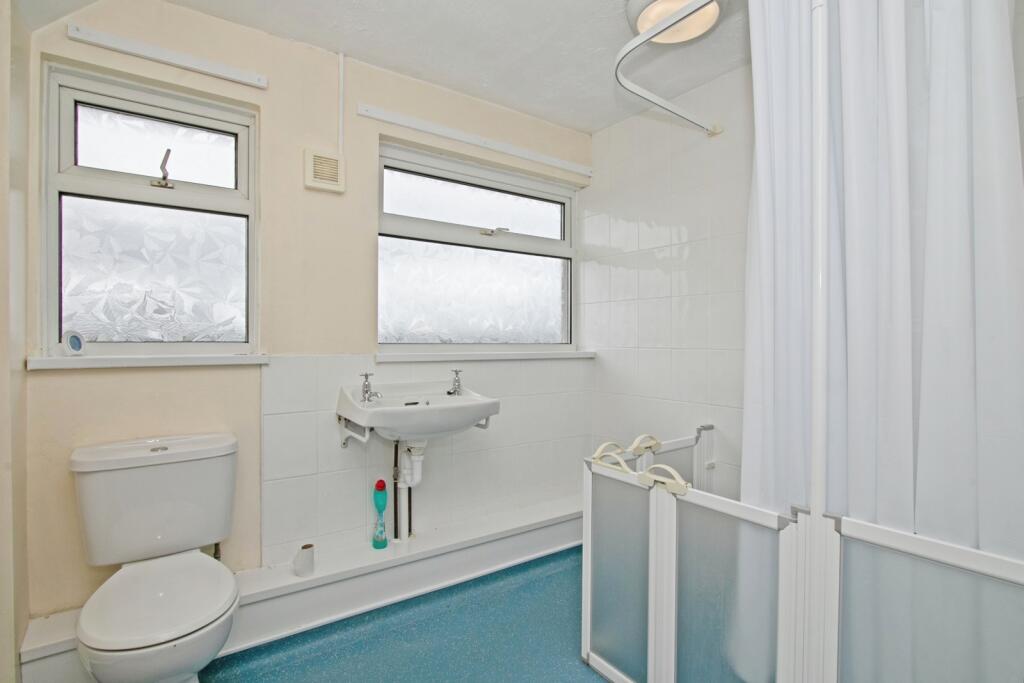 Showewr/Cloakroom