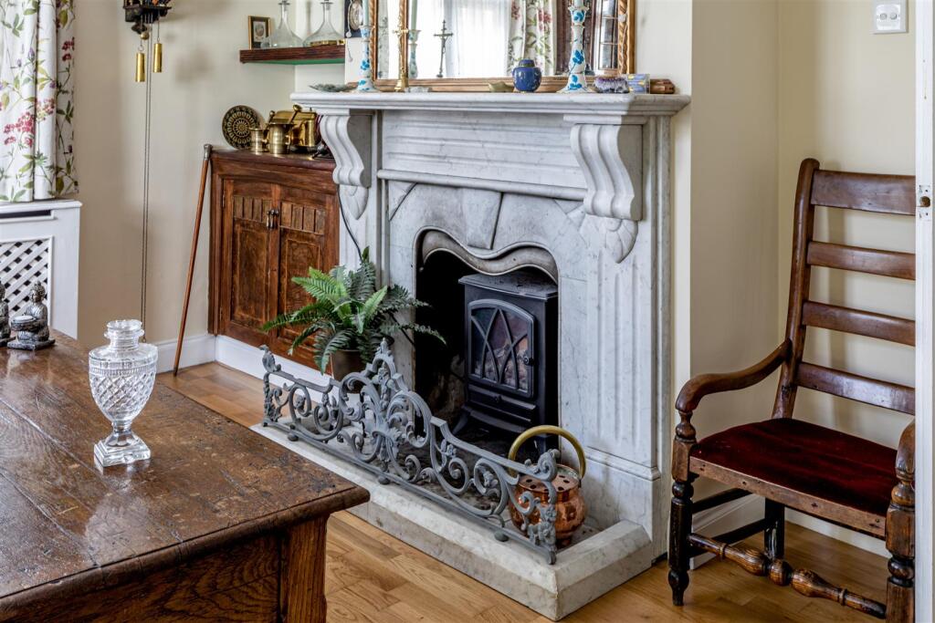 358 Molesey Road, KT12 3PG - 8.jpg