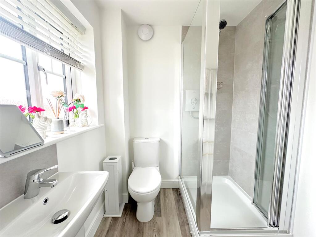 En Suite Shower Room
