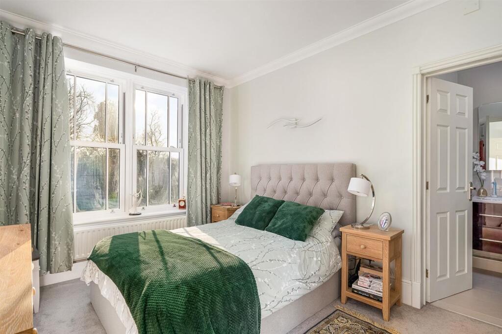 Principal bedroom