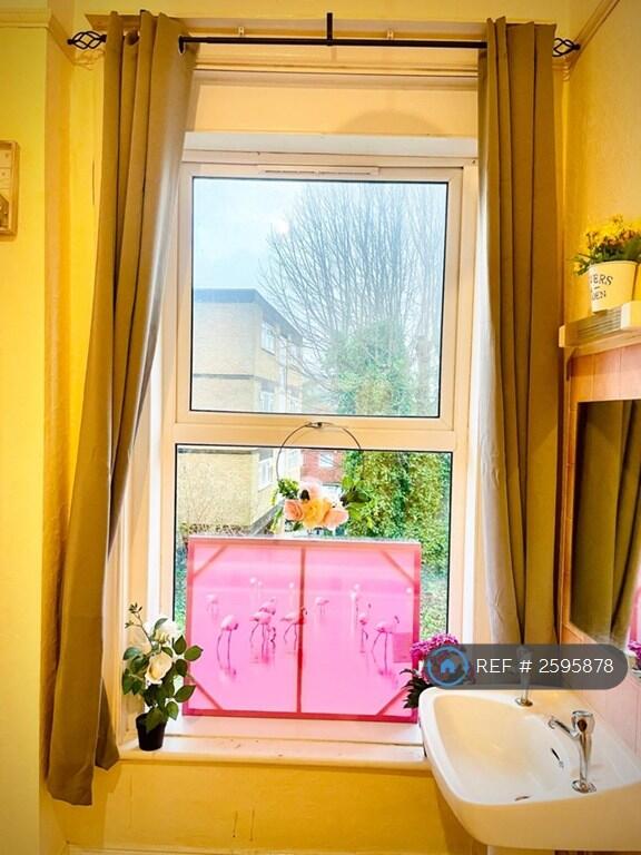 Room 9 @ £495 Pcm