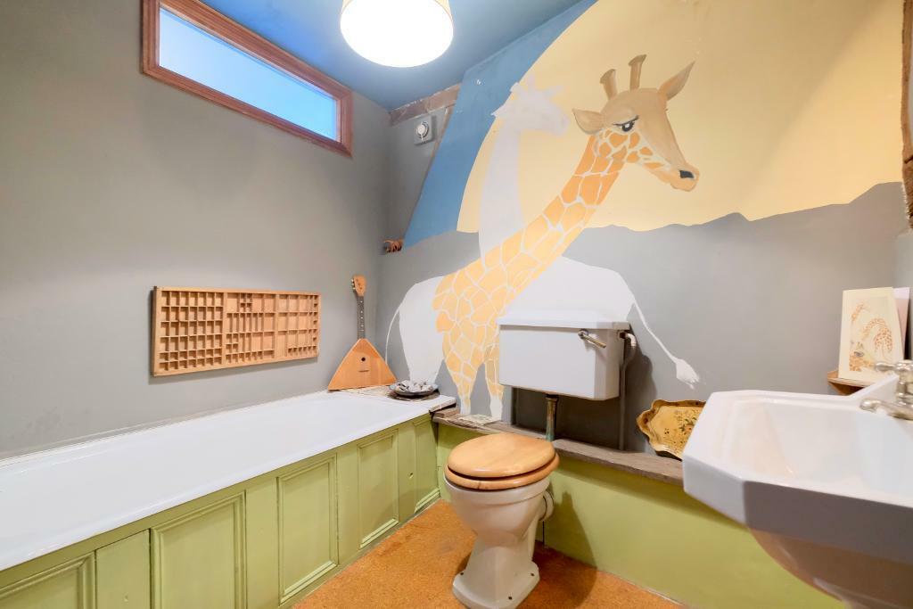 Family bathroom serving bed 2 &amp; 3